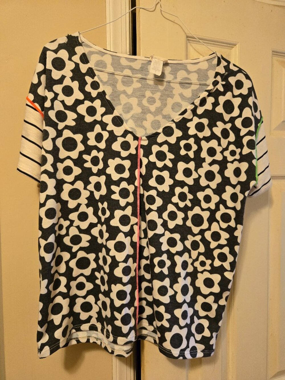 BiBi S black/white floral tee short sleeved